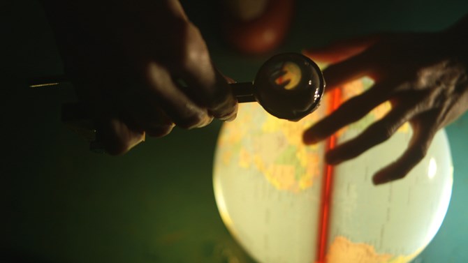 In Waking Hours (2015) de Sarah Vanagt e Katrien Vanagt